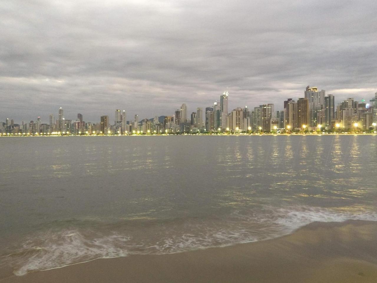Apartamento na Av Atlantica com Ar Condicionado Balneario Camboriu Exterior foto